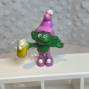 🥳10/$20 - Vintage Green Gnome (Smurf) with Beer figure